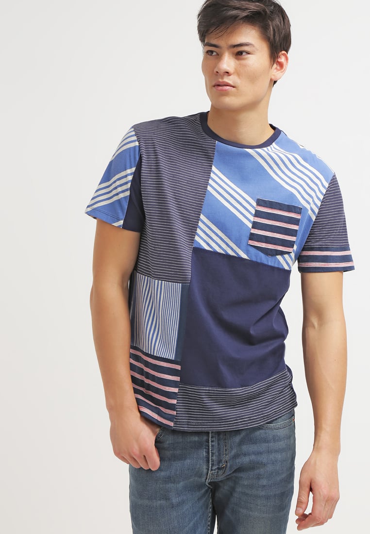 Desigual DAVID - T-shirt con stampa twilight blue Uomo Abbigliamento & Polo,nuova collezione,desigual scarpe,alta Sconto,Fresco a Buon Mercato Desigual-Uomo Abbigliamento-T-shirt & Polo Vendita Online | Rivenditori Italia Desigual-Uomo Abbigliamento-T-shirt & Polo - Grande Sconto Nel Nostro Negozio
